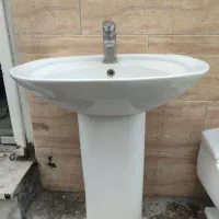 روشویی کامل و درحد نو با شیر روشویی ولوازم جانبی