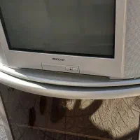 فروش تلویزیون سونی ۲۱ اینچ تمیز و میز تلویزیون