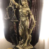 ۲ عدد مجسمه ( تندیس قانون ) نو نو