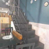 پله بالکن و مغازه