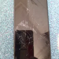 گوشی نوکیا۱/۴ال سی دیش شکسته بقیه جاهاش سالمه