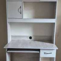 میز کامپیوتر همراه با کتابخانه