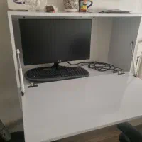 میز تحریر یا کامپیوتر دیواری