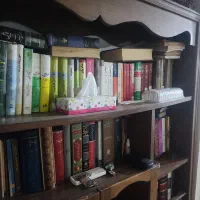 کتابخانه تمیز و زیبا