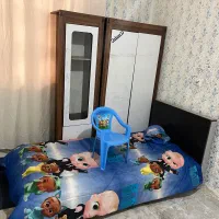 تخت و کمد و ویتیرین