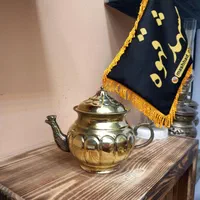 قوری برنجی وارداتی|کلکسیون اشیاء عتیقه|اهواز, زیتون کارگری|دیوار