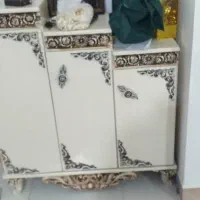 جاکفشی و میز تلویزیون و کابینت آشپزخانه