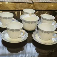 تعدادی فنجان چای خوری و لیوان در حد نو