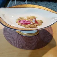 تعدای ظرفهای پذیرایی