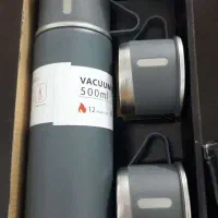 فلاسک مدل vacuum گنجایش 0.5 لیتر با 3 عدد لیوان
