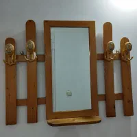 آویز و آینه چوبی