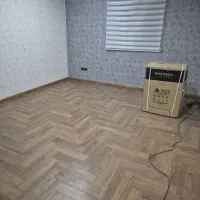 شاگرد کاغذدیواری و پارکت