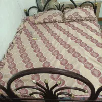 تخت فلزی فرفوژه دونفره با تشک طبی در حد نو