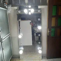 آینه لامپ دار