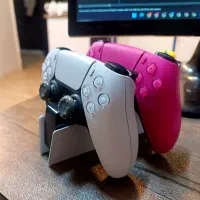 فروش فوری دو عدد دسته PS5 بههمراه شارژر اصلی