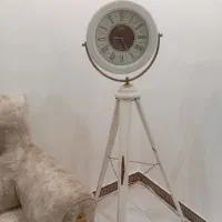 ساعت پایه دار