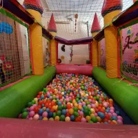 استخر توپ|اسباببازی|بروجن, |دیوار