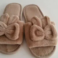 یک جفت چکمه نووچند جفت دمپایی روفرشی نو|کیف، کفش، کمربند|شیروان (لرستان), |دیوار