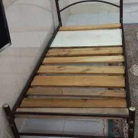 تخت فلزی یک نفره|تخت و سرویس خواب|قم, شهرک امام حسن|دیوار