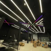 طراحی و اجرای نورپردازی لاینر