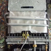 فروش یک عدد آبگرمکن ایران شرق شمک دار در حد نو