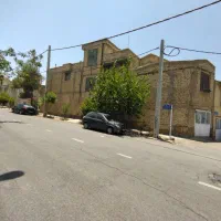 منزل دو طبقه. میانرود