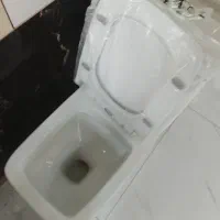 توالت فرنگی یک‌تکه سفید شوتینگ‌دار