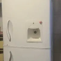 یک عدد یخچال فریزر دو درب سفید