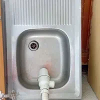 سینک ظرفشویی و چوب لباسی