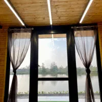 کلبه سوئیسی موکا|اجارهٔ کوتاه‌مدت ویلا و باغ|شفت, |دیوار