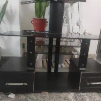 میز تلویزیون و تلویزیون 21اینچ با گیرنده