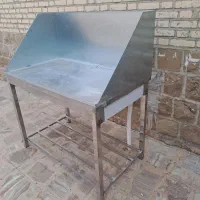 یک عدد میز برای مغازه مرغ و پروتئین