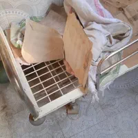 تخت خواب سالم|مبلمان خانگی و میز عسلی|میانه, |دیوار