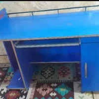 میز تحریر و کامپیوتر