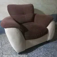 یک عدد مبل تک نفره راحتی