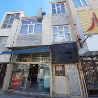 مغازه تجاری و منزل مسکونی(3طبقه)جهرم