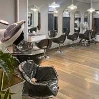 واگذاری سالن زیبایی با تمام تجهیزات