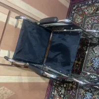 یک عدد ویلچر و واکر چرخ دار در حد نو