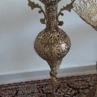 گلدان و میز برنز جنس قدیمی|کلکسیون اشیاء عتیقه|کرمانشاه, |دیوار