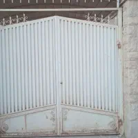 درب دو لنگه دست دوم ارتفاع ۲/۳۰ و عرض ۲/۵۰