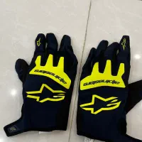 دستکش و زانو بند موتور