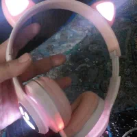 هدفون بچگانه گربه ای  بلوتوث  و رم میخوره .