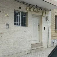 میز ناخن، صندلی