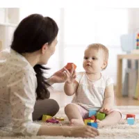 نیازمند پرستار کودک در منزل