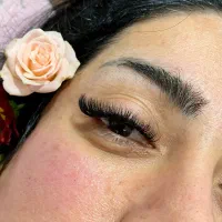آموزش وخدمات اکستنشن و لیفت و لمینت مژه و ابرو