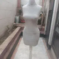 دو عدد مانکن با پایه چوبی