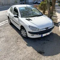 ۲۰۶صندوقدار V8