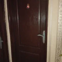 درب حمام و سرویس بدون دستگیره