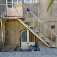 پله آهنی|پادری|بهار, |دیوار
