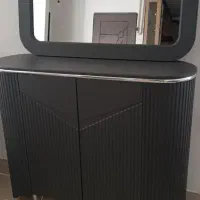 جاکفشی و آینه و کنسول